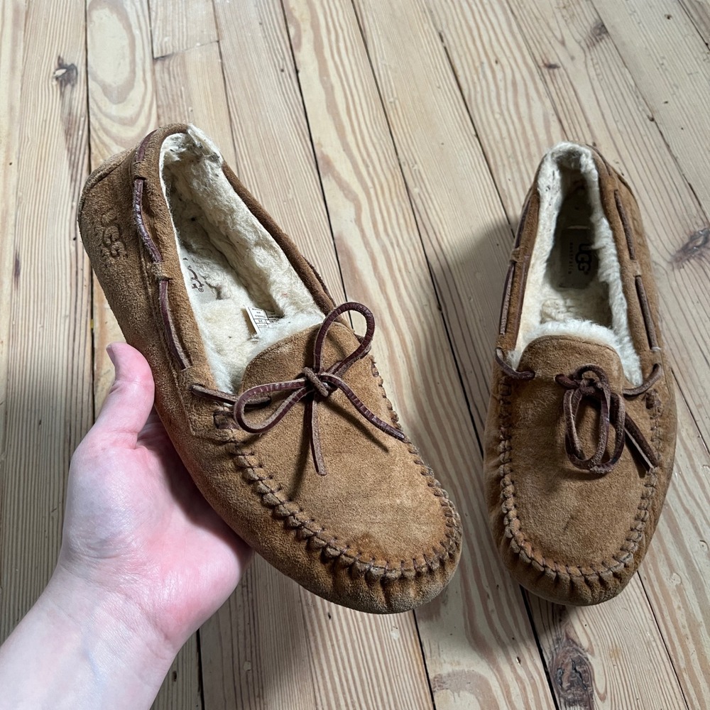 UGG Dakota Moccasin Slipper Women Size 9 Chestnut Brown Suede Shearling 5612